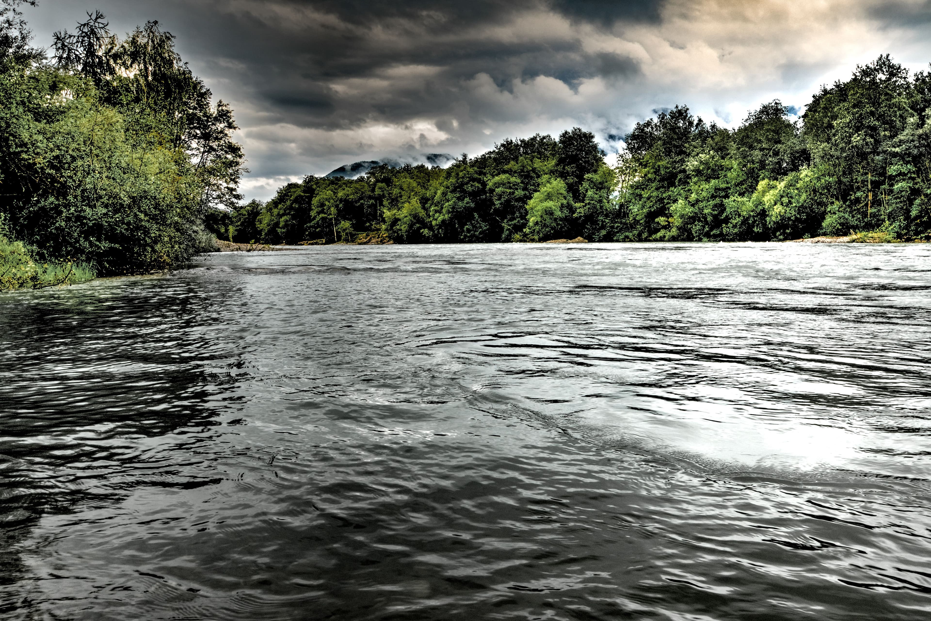 Lake landscape banner for EDSC services